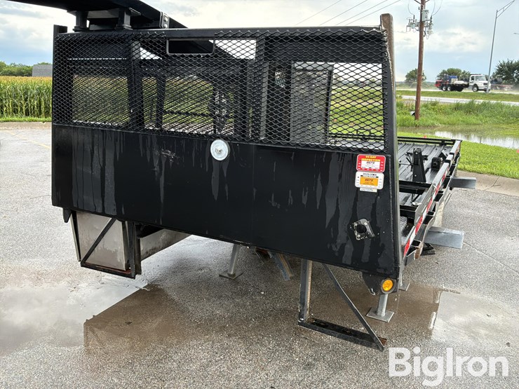 2023-massey-ferguson-730-image-9