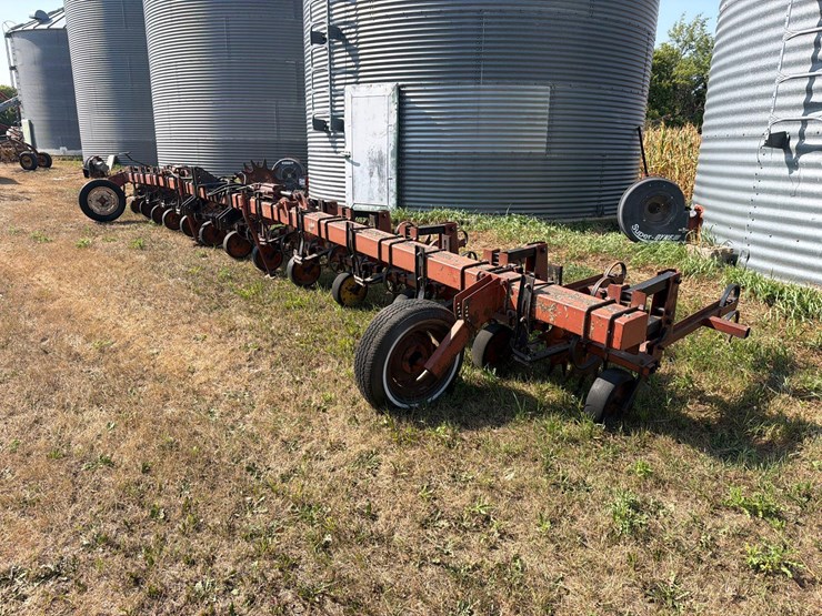 469-international-cultivator-image-4