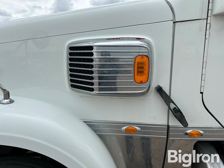 2017-freightliner-coronado-132-image-18