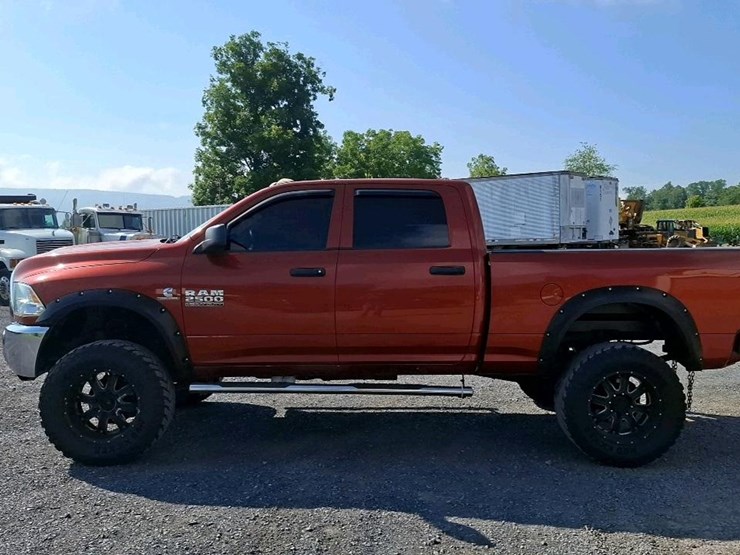 2013-dodge-2500-image-2
