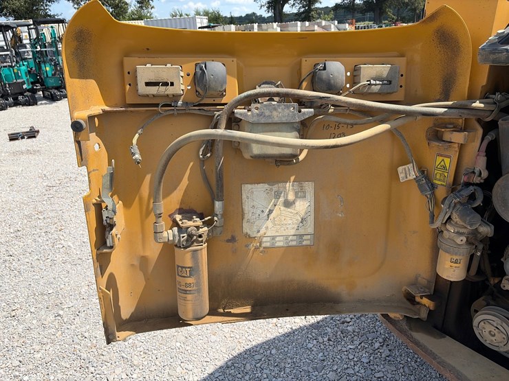 2012-caterpillar-279c2-image-14