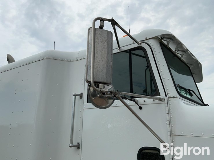 1992-freightliner-fld120-image-16