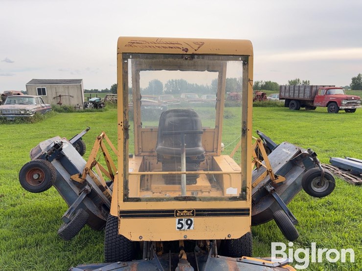 hustler-4400-commercial-mower-image-15