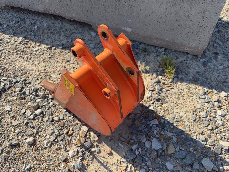 #49341-•-kubota-24"-mini-excavator-bucket-inv#49341-image-2