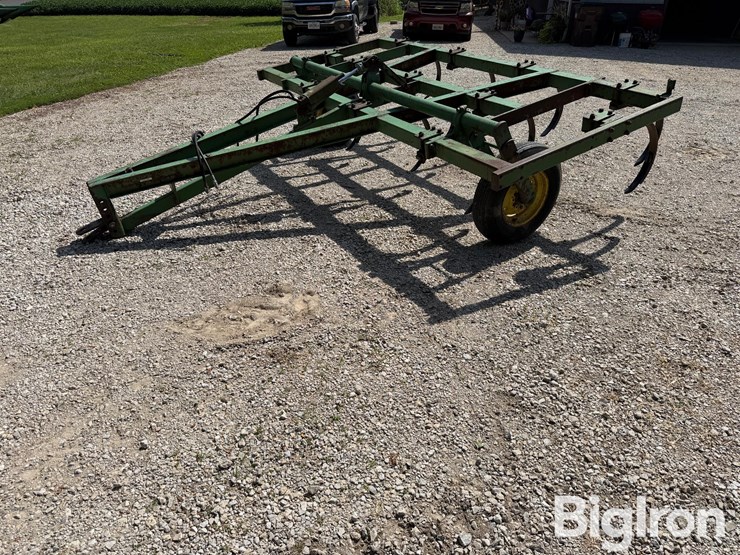 john-deere-100-image-1