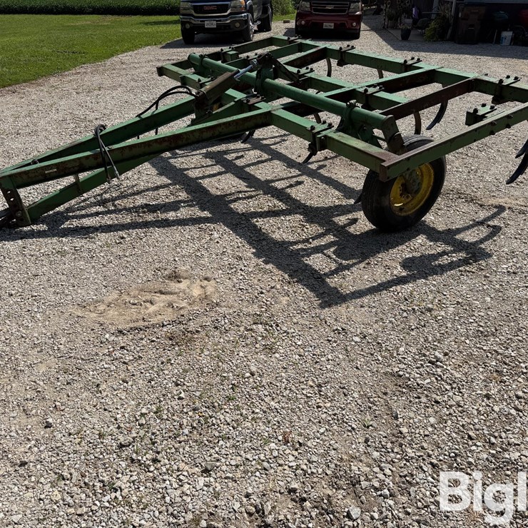 JOHN DEERE 100