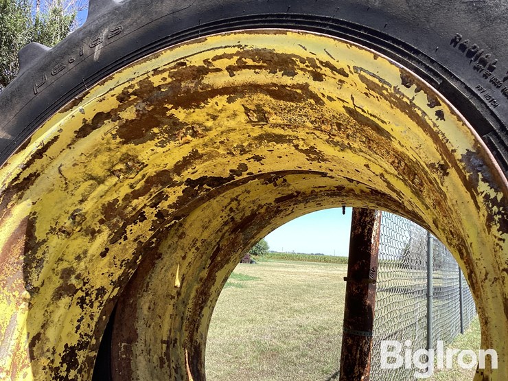 john-deere-520-image-11