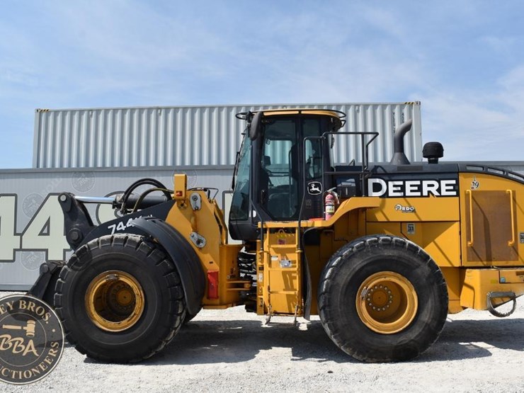 2019-deere-744kii-image-3
