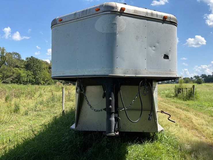 #660-•-sundowner-4-horse-trailer-image-6