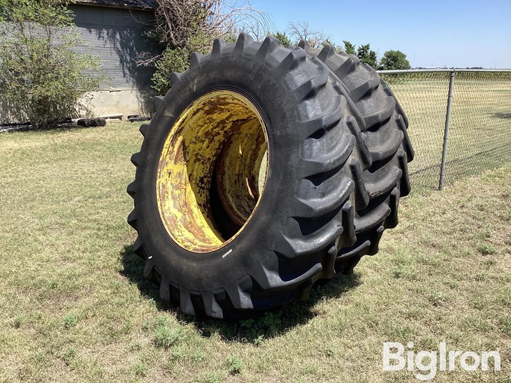 john-deere-520-image-1