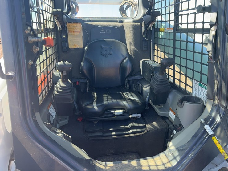 2011-bobcat-s750-image-15