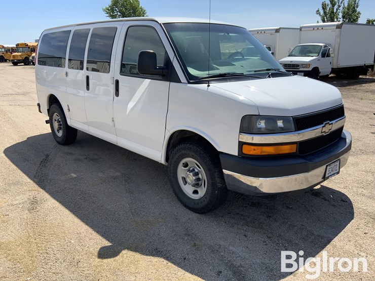 2009-chevrolet-express-g2500-image-3