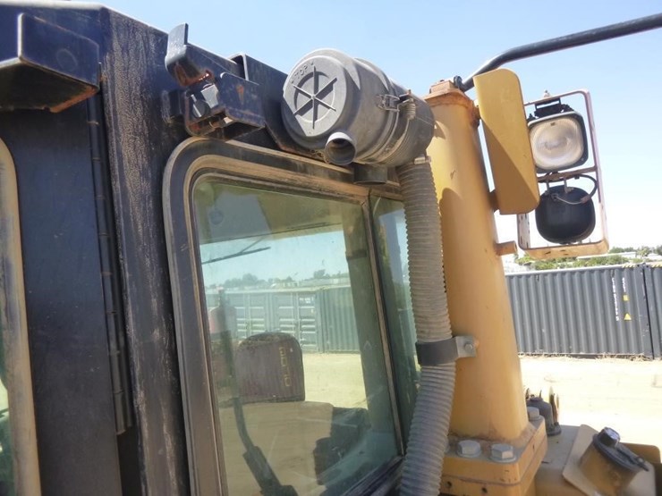 2012-caterpillar-d8t-image-23