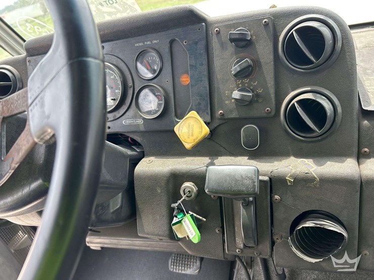 2000-freightliner-mt45-image-16