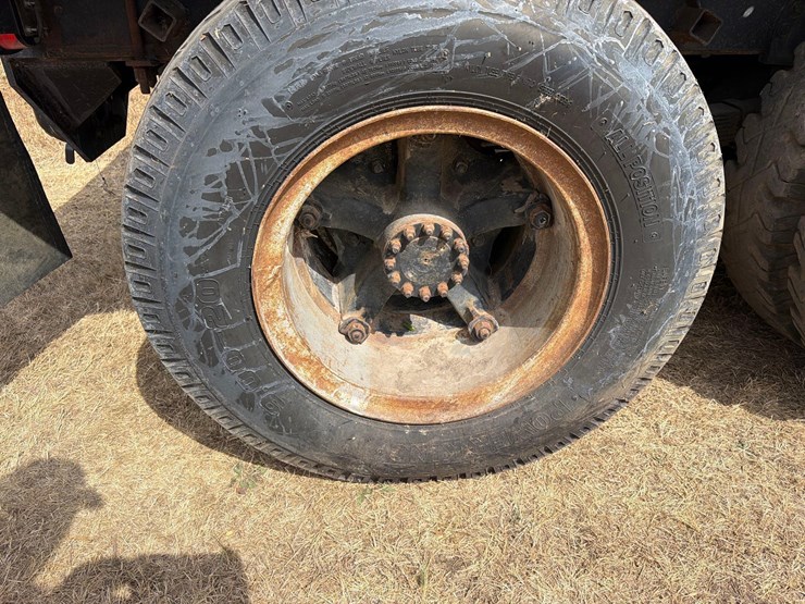 gmc-6500-truck-image-11