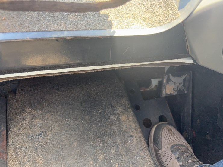 2011-bobcat-s750-image-23