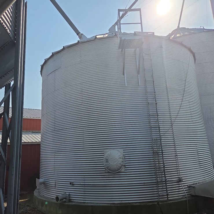 7 ring x 27' grain bin-south