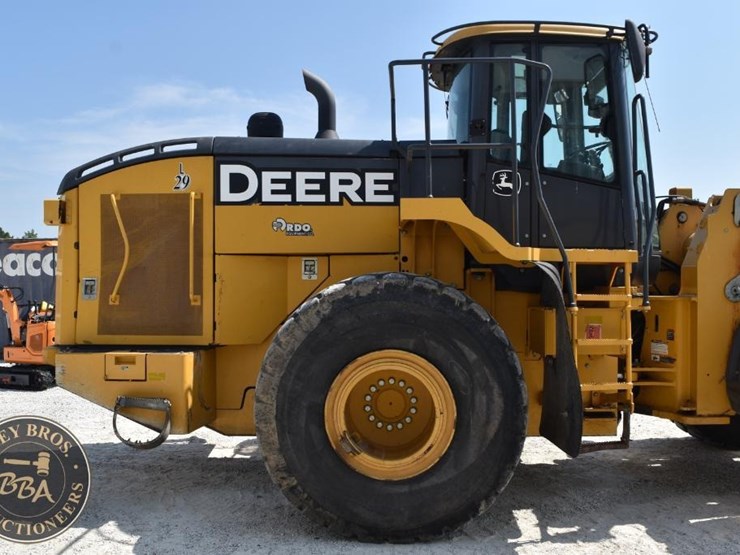 2019-deere-744kii-image-8