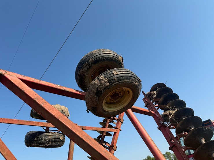 massey-ferguson-820-image-15