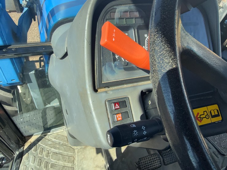 new-holland-tm125-image-26