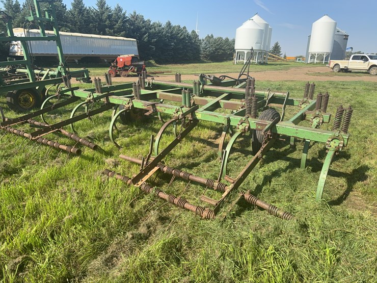 john-deere-100-image-4