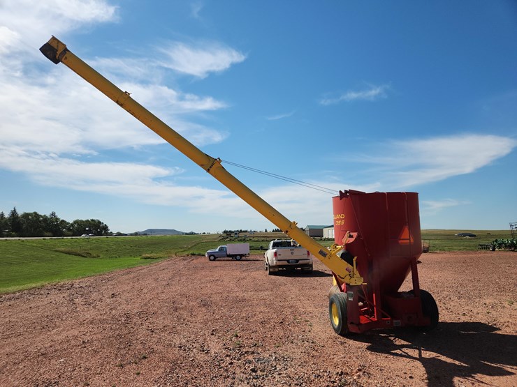 new-holland-355-image-32