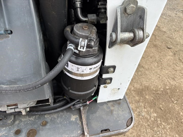 2015-bobcat-t770-image-34