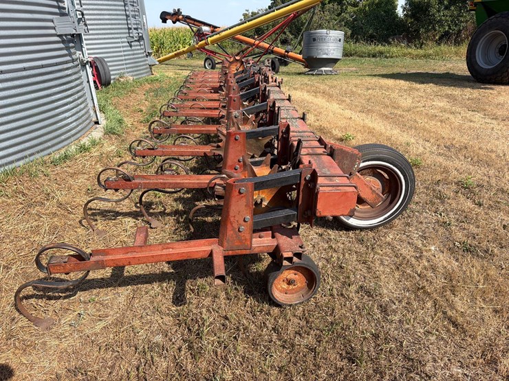 469-international-cultivator-image-10