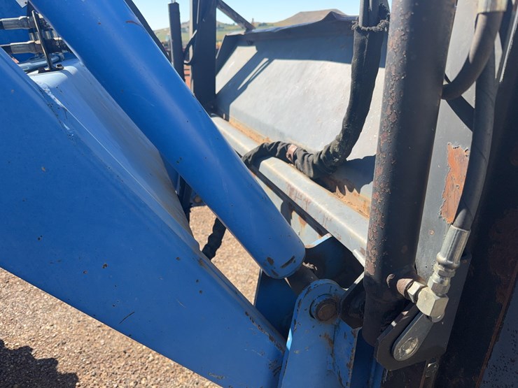 new-holland-tm125-image-8