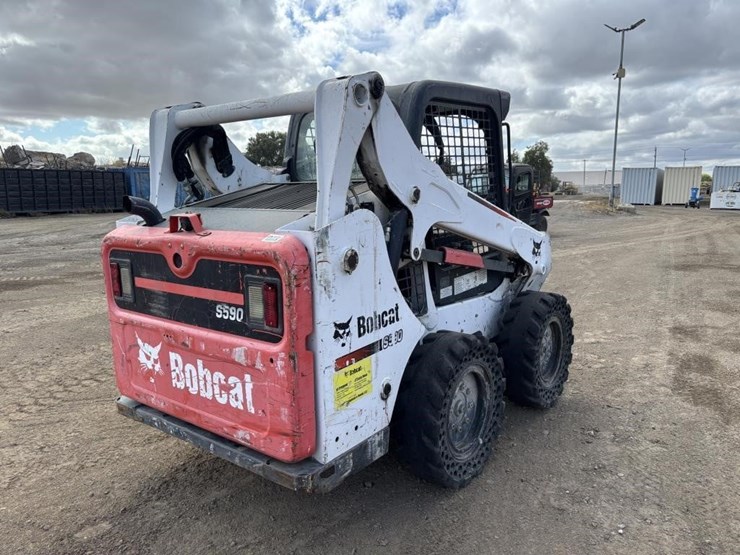 2016-bobcat-s590-image-3