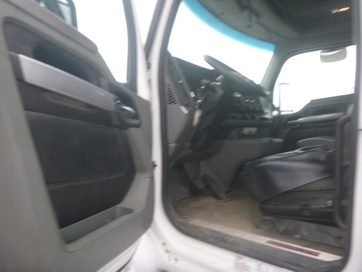 2020-kenworth-t680-image-13