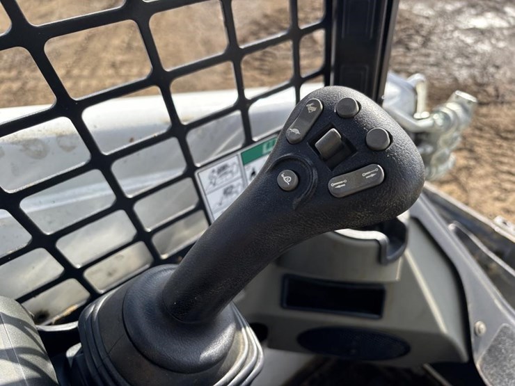 2020-bobcat-t450-image-23