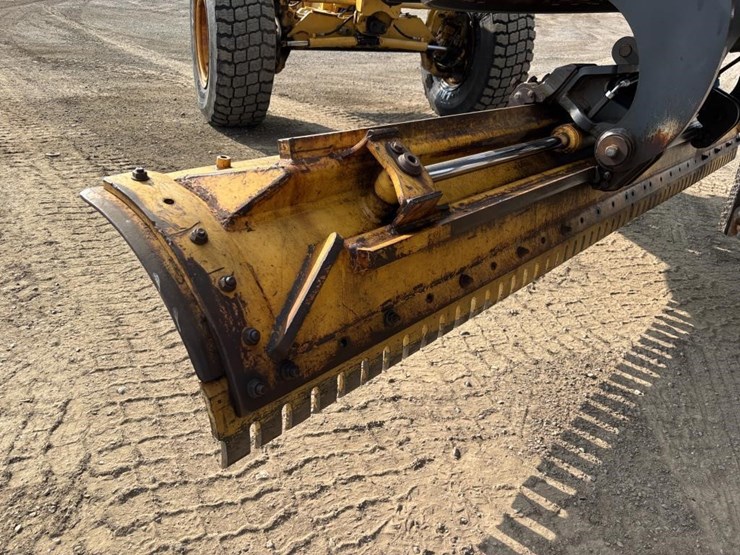 2009-deere-772g-image-9