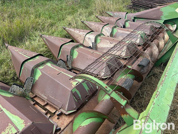 john-deere-8r30-corn-head-image-17