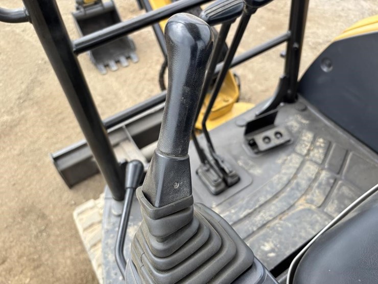 2015-caterpillar-303e-hydraulic-excavator-image-27