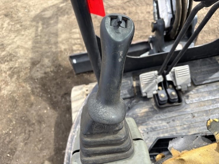 2013-bobcat-e26em-hydraulic-excavator-image-31