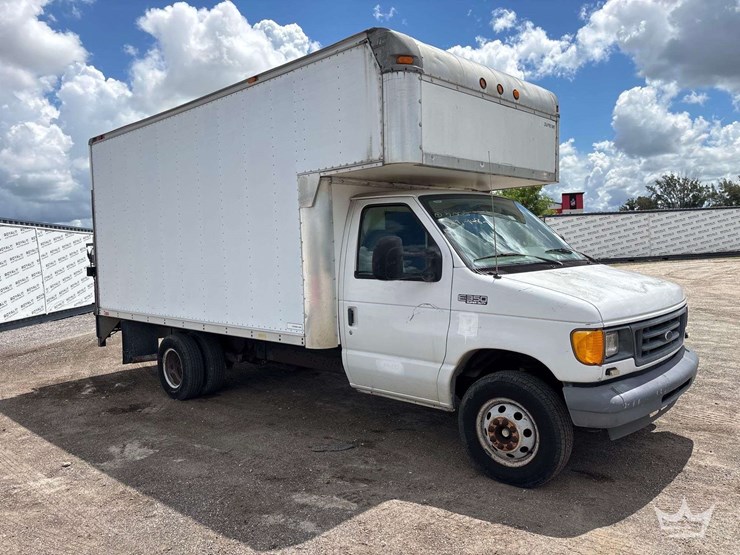 2005-ford-350-image-2