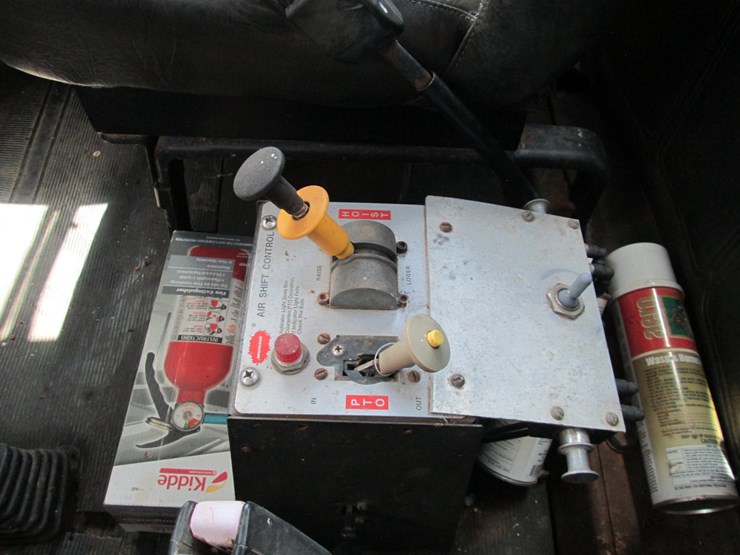 1993-mack-rd688s-image-41