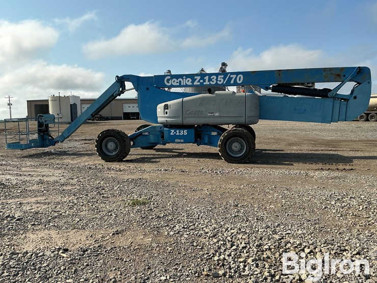 2007-genie-z-135-boom-lift-image-8