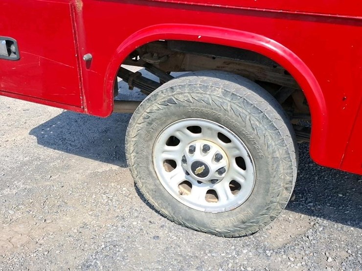 2015-chevrolet-3500-image-32