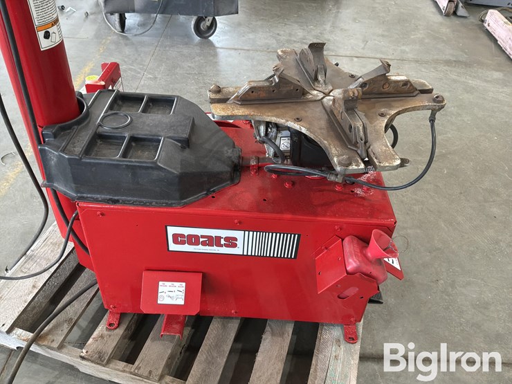 2026-massey-ferguson-730-image-12