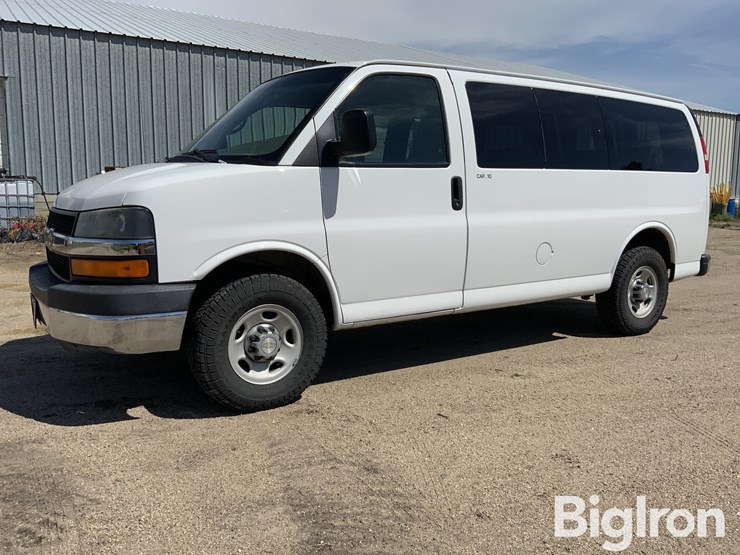 2009-chevrolet-express-g2500-image-1