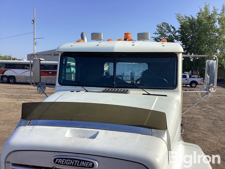 1997-freightliner-fld112-image-14