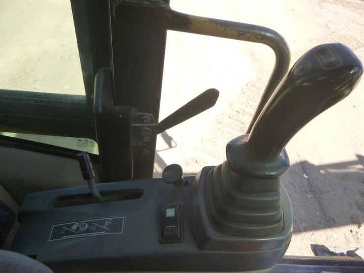 2005-caterpillar-m318c-image-16