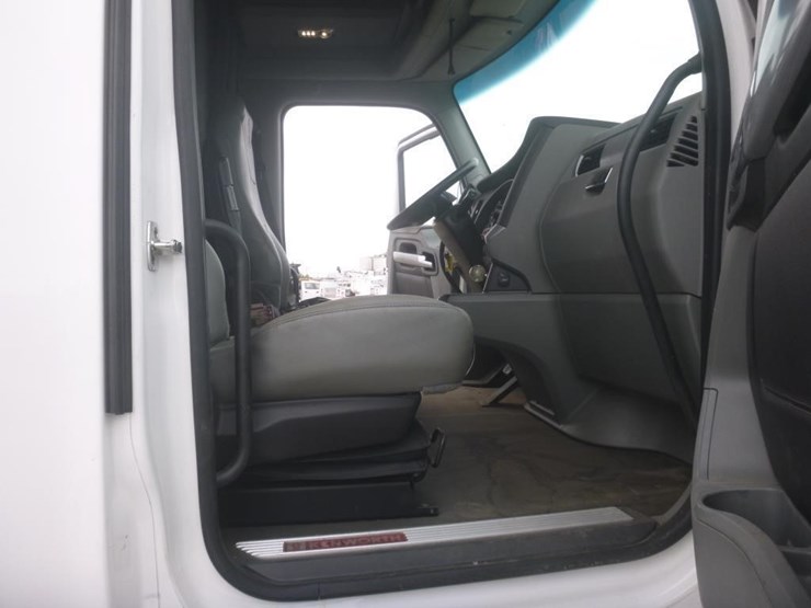 2020-kenworth-t680-image-15