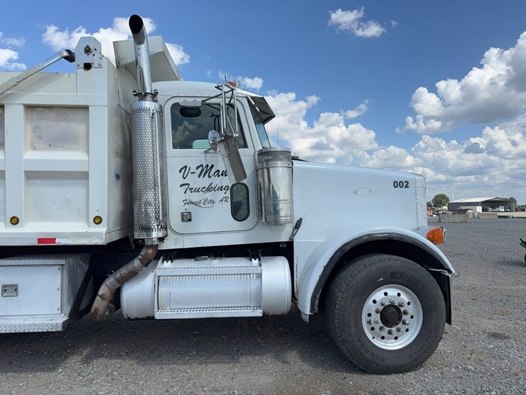 1996-peterbilt-357-image-46