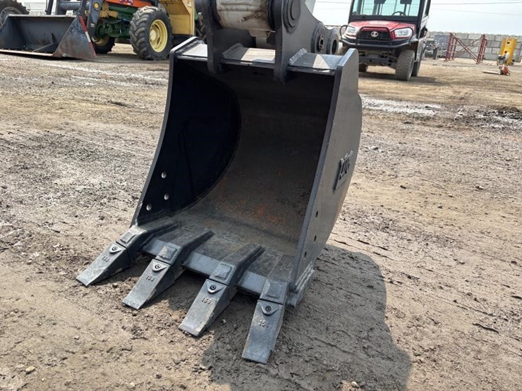 2026-takeuchi-tb235-2-image-12