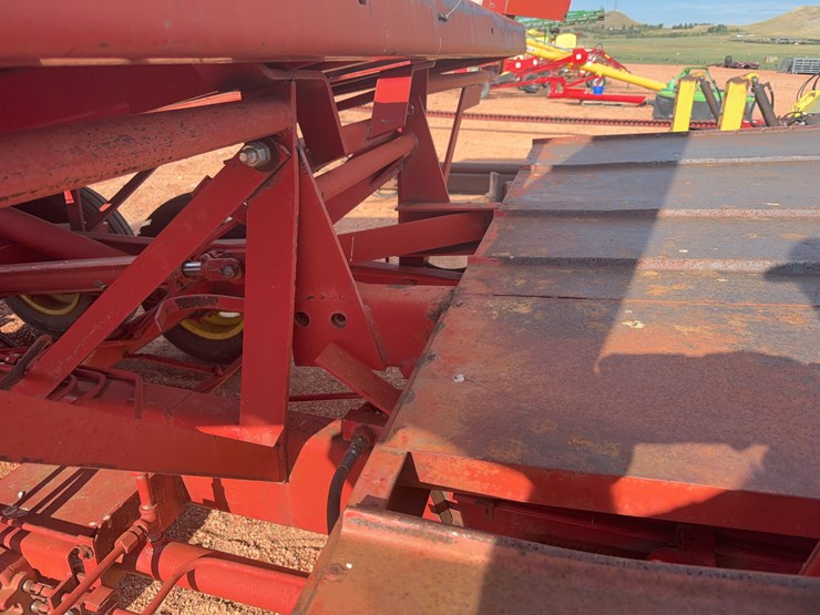 new-holland-1033-image-17