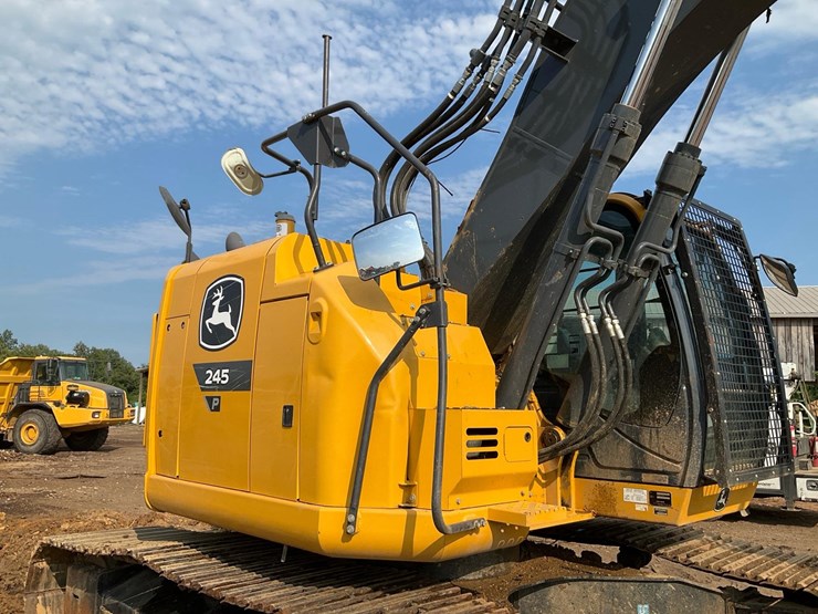 2023-john-deere-245-image-34
