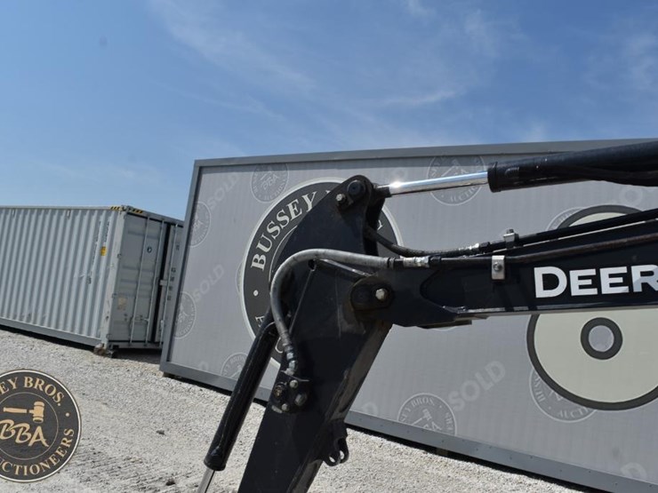 2020-deere-26g-image-28